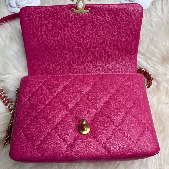 **SOLD** 22P Chanel Candy Pink Caviar SMALL Melody Crossbody Bag Gold Hardware - Picture 6 of 10